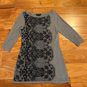 White House Black Market tunic with 3/4 sleeves, scoop neck, embossed lace, S